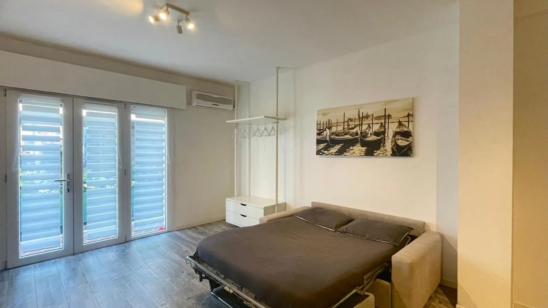 Manuzio Suites Venezia - Free Parking Mestre Italy